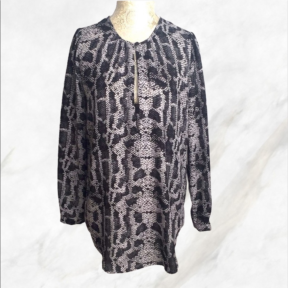 Aqua keyhole top in XS NWT!